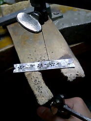 桜透かし彫り作業